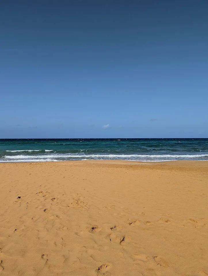 Location context: Ramla Bay on the island of Gozo.