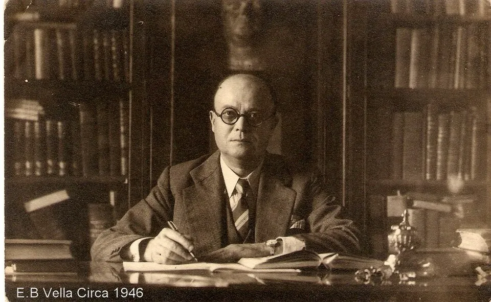 Emanuel Benjamin Vella fil-kamra tal-istudju tiegħu.