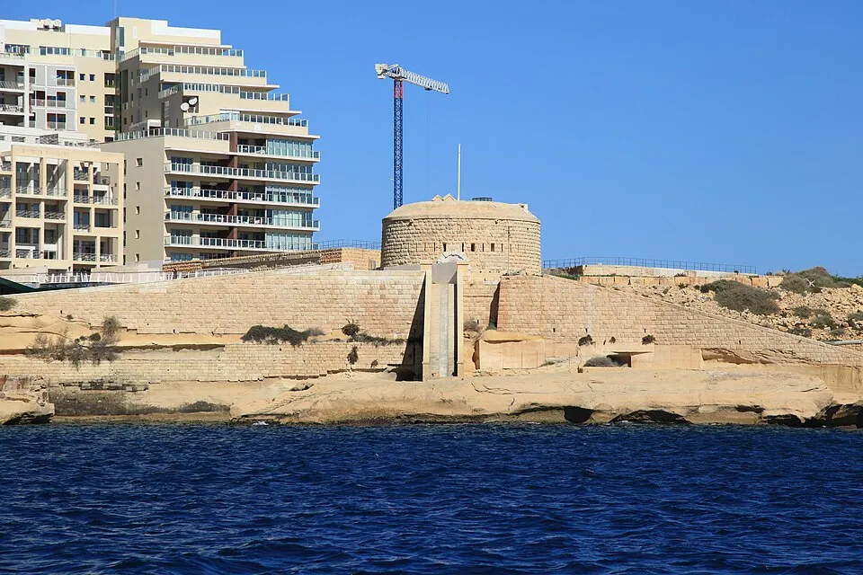Il-Forti Tigné min-naħa tal-baħar.
