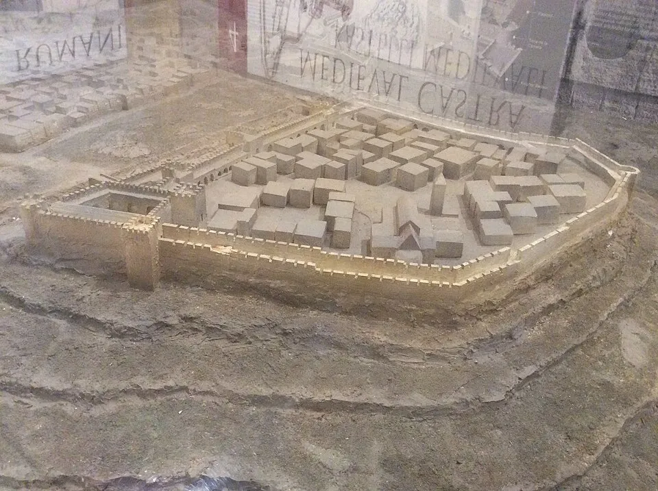 Context: A modern model of medieval Mdina in the Fortifications Interpretation Centre.