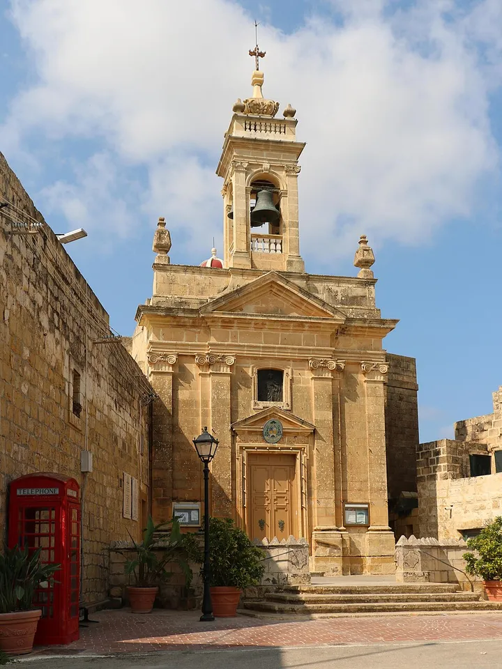 Ritratt tal-inħawi: il-kappella ta’ Santa Luċija f’Santa Luċija, Ta’ Kerċem, Għawdex.