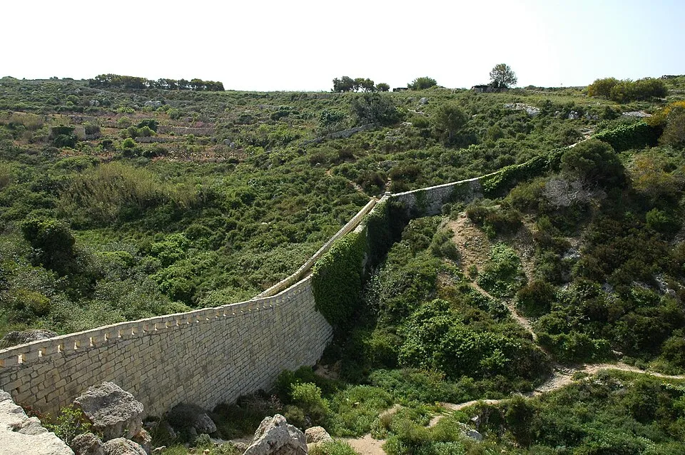 Il-Victoria Lines bejn l-Imġarr u r-Rabat.