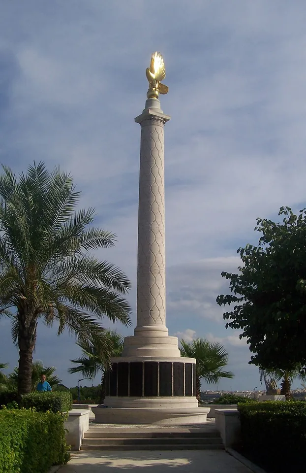 Il-monument għall-membri tal-ekwipaġġ tal-ajru tal-Commonwealth mingħajr qabar magħruf.